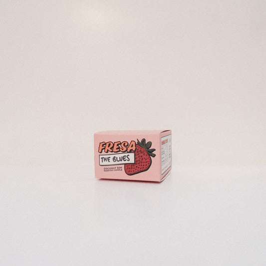 Small pink box with 'Fresa The Blues' branding on a light beige background
